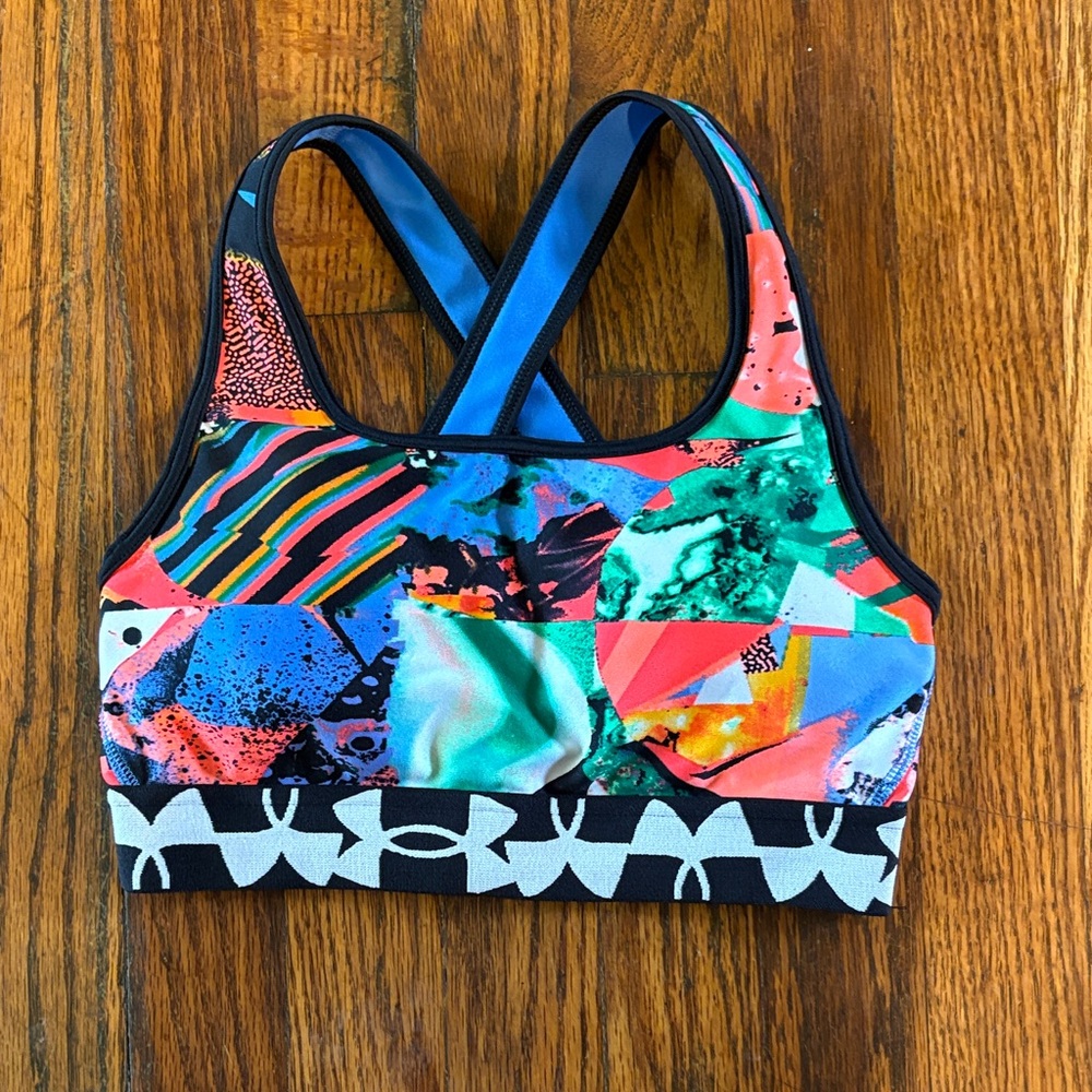 🎉NWOT! Under Armour Multicolor Geometric Print Sports Bra with Logo Band